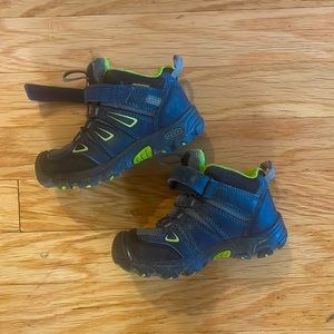 Keen hiking boots US kids size 8